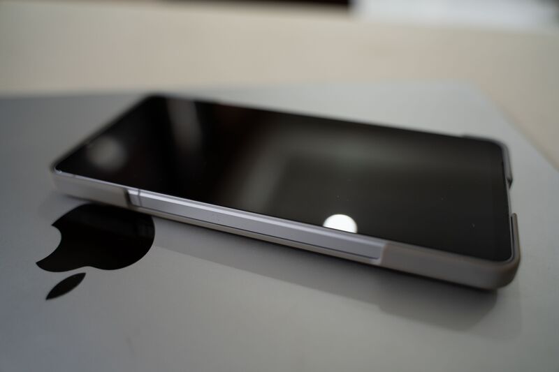 File:Xperia 1 VI obverse sheathed.jpg