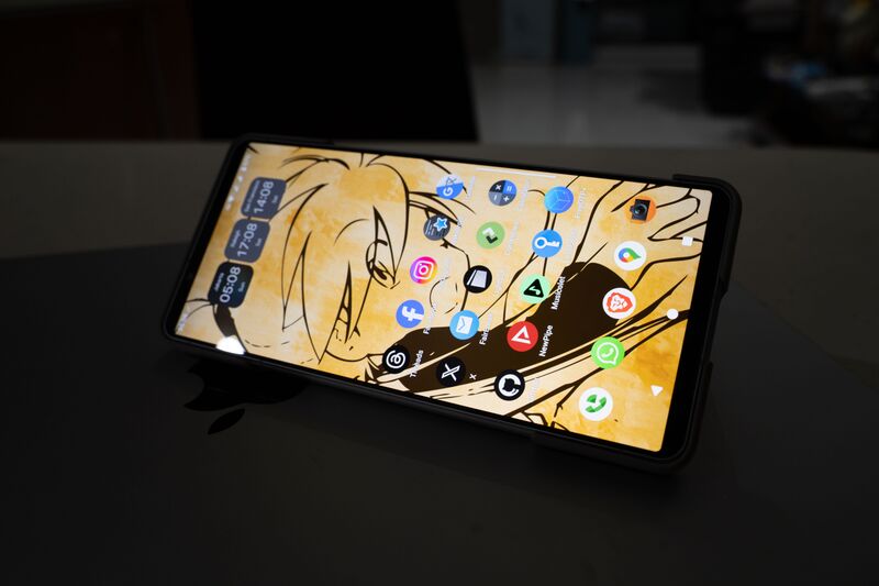 File:Xperia 1 VI propped home.jpg